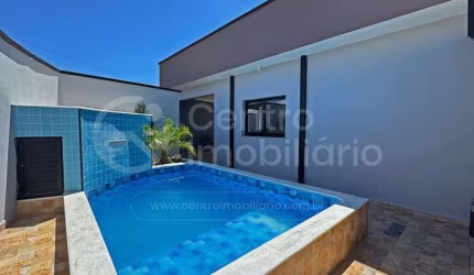 CASA à venda com piscina e 2 quartos em Peruíbe, no bairro Flora Rica