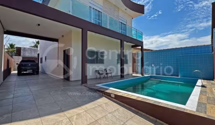 CASA à venda com piscina e 3 quartos em Peruíbe, no bairro Balneario Arpoador
