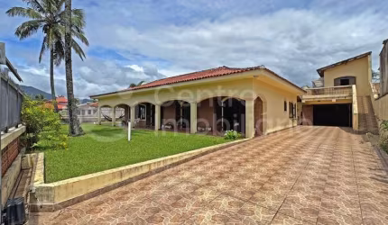CASA à venda com 4 quartos em Peruíbe, no bairro Balneario Sambura