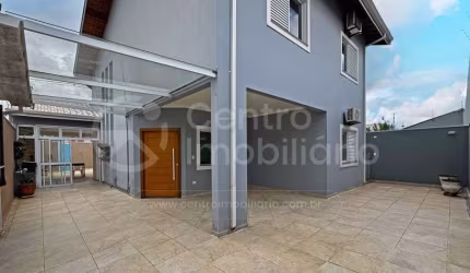 CASA à venda com piscina e 4 quartos em Peruíbe, no bairro Balneario Arpoador