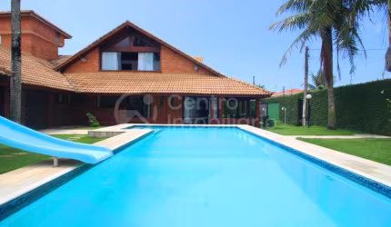 CASA à venda com piscina e 4 quartos em Peruíbe, no bairro Jardim Ribamar