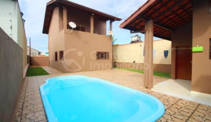 CASA à venda com piscina e 4 quartos em Peruíbe, no bairro Belmira Novaes