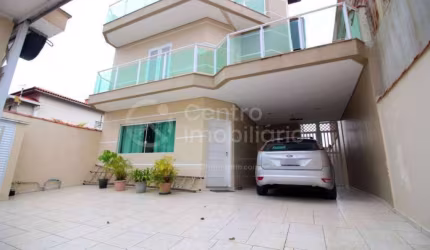 CASA à venda com 4 quartos em Peruíbe, no bairro Centro