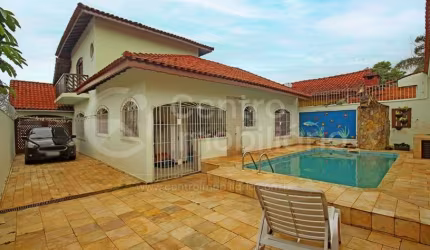 CASA à venda com piscina e 3 quartos em Peruíbe, no bairro Jardim Ribamar