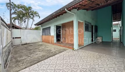 CASA à venda com 3 quartos em Peruíbe, no bairro Centro