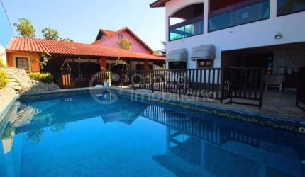 CASA à venda com piscina e 3 quartos em Peruíbe, no bairro Jardim Beira Mar