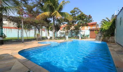 CASA à venda com piscina e 4 quartos em Peruíbe, no bairro Balneario Josedy