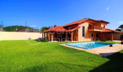 CASA à venda com piscina e 6 quartos em Peruíbe, no bairro Belmira Novaes