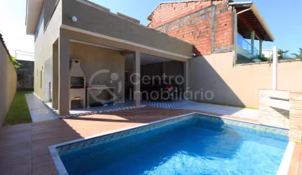CASA à venda com piscina e 3 quartos em Peruíbe, no bairro Belmira Novaes