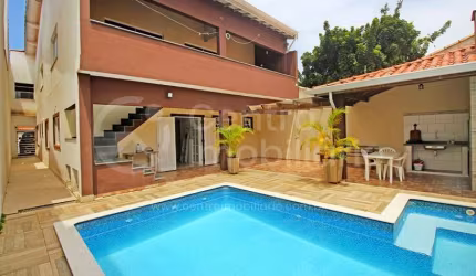 CASA à venda com piscina e 4 quartos em Peruíbe, no bairro Maria H Novaes