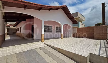 CASA à venda com 3 quartos em Peruíbe, no bairro Estancia Balnearia Convento Velho