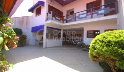 CASA à venda com 3 quartos em Peruíbe, no bairro Maria H Novaes