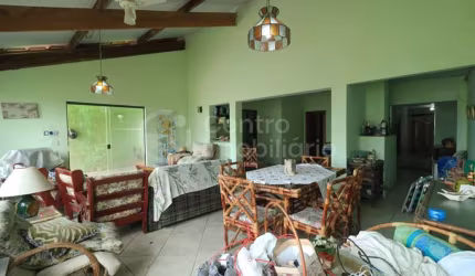 CASA à venda com 5 quartos em Peruíbe, no bairro Centro