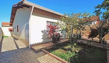 CASA à venda com 3 quartos em Peruíbe, no bairro Balneario Arpoador