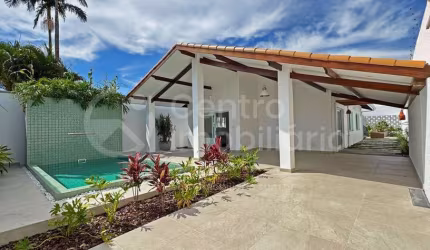 CASA à venda com piscina e 3 quartos em Peruíbe, no bairro Stella Maris
