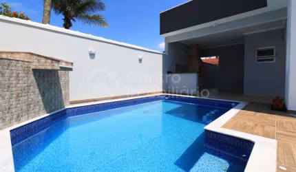 CASA à venda com piscina e 3 quartos em Peruíbe, no bairro Parque Balneario Oasis