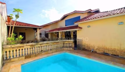 CASA à venda com piscina e 4 quartos em Peruíbe, no bairro Maria H Novaes