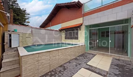 CASA à venda com piscina e 2 quartos em Peruíbe, no bairro Cidade Nova Peruíbe