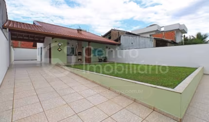 CASA à venda com 3 quartos em Peruíbe, no bairro Jardim Beira Mar