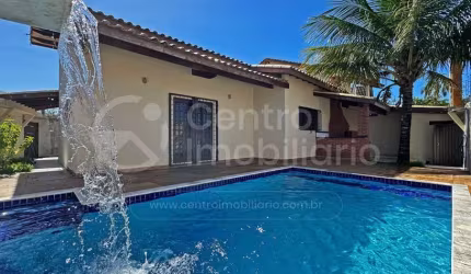 CASA à venda com piscina e 3 quartos em Peruíbe, no bairro Jardim Mar E Sol