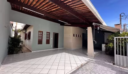 Casa em condomínio fechado em Nova Parnamirim no Tom Jobim.