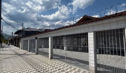 Linda Casa de condomínio Terra á 600 Metros da Praia!