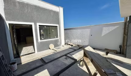 CASA Á DUAS QUADRA DA PRAIA DE ITAIPUAÇU