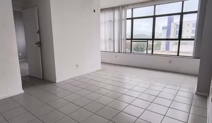 Sala Comercial para Locação em Cabo Frio, Centro, 2 banheiros, 1 vaga
