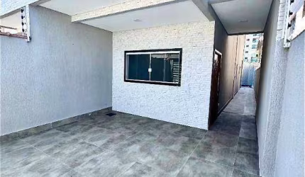 Sobrado com piscina  3 suítes 50 metros da praiaà venda, 130 m² por R$ 800.000 no bairro  Ocian em  Praia Grande SP