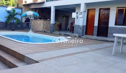Casa com 4 quartos, sendo 2 suítes, com à 200 m², à venda por R$ 550.000 - Maricá/RJ