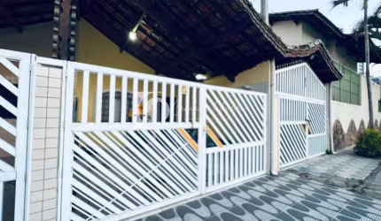 Casa com 2 dorms, Maracanã, Praia Grande