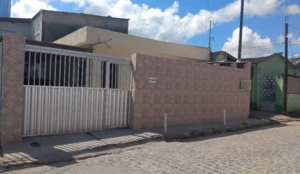Casa duplex a venda no Totó com casa extra