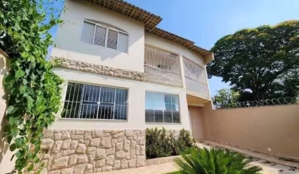 Sobrado com 4 dormitórios, 300 m²