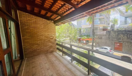 Triplex com 3 dormitórios em ótima localização no Saco da Ribeira em Ubatuba!