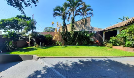 Casa à venda em Maringá, Jardim Alvorada, com 5 quartos, com 435 m²