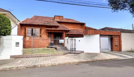 Sobrado à venda em Maringá, Zona 04, com 4 quartos, com 506.93 m²
