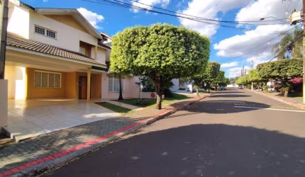 Sobrado à venda em Maringá, Zona 08, com 3 quartos, com 250.48 m²