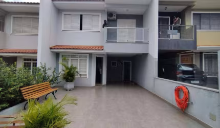 Sobrado à venda em Maringá, Vila Marumby, com 3 quartos, com 170.26 m²