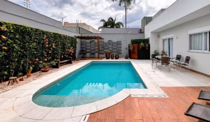 Casa à venda em Maringá, Jardim Higienópolis, com 3 suítes, com 300 m²