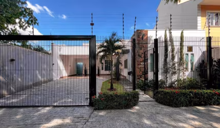 Casa à venda em Maringá, Zona 05, com 3 suítes, com 297.25 m²