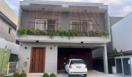 Casa de alto padrão a venda no Condomínio Caledônia Private Village em Camboriú
