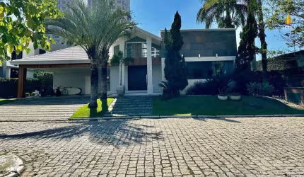 Casa alto padrão a venda no Condomínio Horizontal Praia Brava na Praia Brava em Itajaí.
