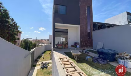 Casa com 3 dormitórios à venda, 135 m² por R$ 749.000 - Espírito Santo - Betim/MG