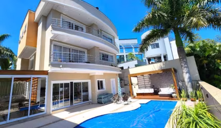 Sensacional casa em condomínio para venda com 4 quartos, sendo 4 suítes, 710m²