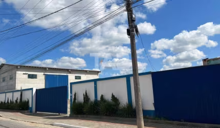 Galpão com amplo terreno para venda no bairro Salseiros em Itajaí