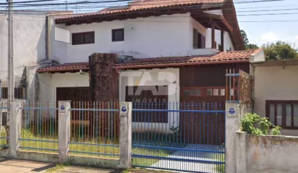Casa bem localizada para venda em Itajaí