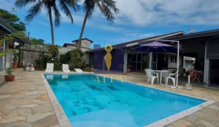 Casa à venda no bairro Enseada - Ubatuba/SP