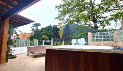 Casa à venda no bairro Pereque Mirim - Ubatuba/SP