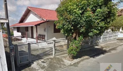 Casa para Venda em Tubarão, Centro, 4 dormitórios, 2 banheiros, 2 vagas