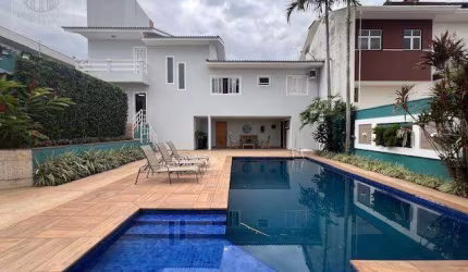 Sobrado à venda em Maringá, Zona 05, com 4 quartos, com 358.74 m²